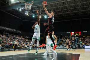 KK Split Signs Zoran Dragic
