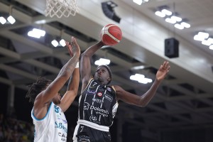 Aquila Trento, la clamorosa schiacciata di Cheickh Niang contro Cantù