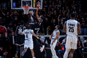 La Virtus Bologna batte Napoli in bello stile