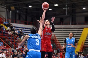 La Pallacanestro Trieste conquista la prima vittoria battendo il Napoli Basket