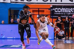 Edwards salva la Virtus al Carnera, Udine cade all’overtime