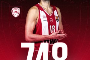 Kostas Papanikolau sets all-time appearance record with Olympiacos