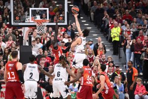 La Gazzetta dello Sport titola: Milano in caduta. Affonda col Bayern