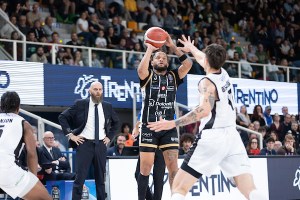 Trento si riprende alla grande e con un super Steward supera Tortona