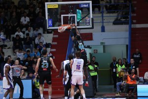 La Vanoli vince e diverte, Treviso rimaneggiata nulla può
