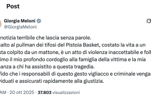 Sassi contro il pullman dei tifosi di Pistoia Basket 2000. Giorgia Meloni: Notizia terribile