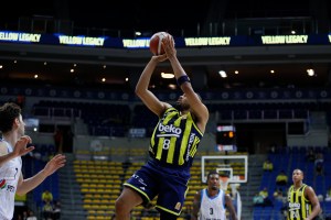 Fenerbahce, Talen Horton-Tucker regala spettacolo: la clamorosa schiacciata