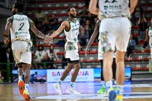 Buie scatenato, Dinamo Sassari al primo successo della stagione contro il Valcea