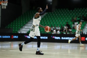 FIBA Europe Cup, la Dinamo Sassari spreca nel finale: vince lo Sporting