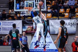 La Provincia: Pallacanestro Cantù, Jordan Bowden sotto esame