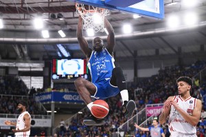 Brescia tocca il +16 e controlla fino alla sirena finale: sconfitta l’Olimpia Milano