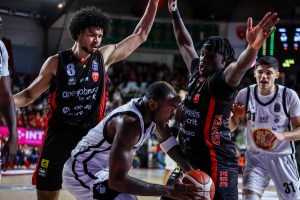 Udine esce dalla crisi a Varese: Hickey protagonista