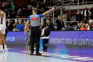 Dimitris Priftis espulso, ma è la migliore Pallacanestro Reggiana della stagione