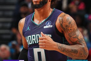 Knueppel brilla con 24 punti e gli Hornets travolgono i Jazz