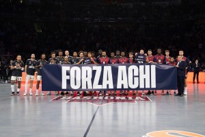 Baskonia e Virtus Bologna insieme per Achille Polonara: la bella iniziativa della Buesa Arena