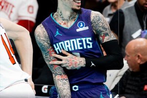 Miller ne mette 27, gli Hornets battono i Bulls e interrompono la striscia negativa