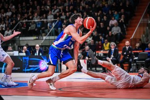 L’Italbasket di Banchi parte malissimo: l’Islanda sfrutta gli errori finali di Della Valle e Tonut