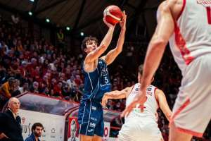 È Sarto Show al PalaCarrara, la Fortitudo batte in volata Pistoia