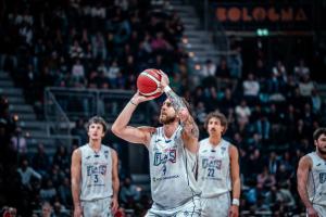 Quarto successo di fila per la Fortitudo Bologna, Brindisi si piega per 77 a 66