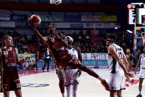 Reyer Venezia, almeno tre settimane di stop per Jordan Parks