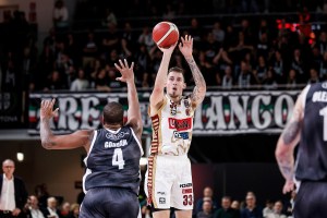La Reyer Venezia è la prima ad espugnare la Nova Arena di Tortona