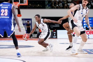 Derthona Basket, le condizioni di Ezra Manjon e Arturs Strautins