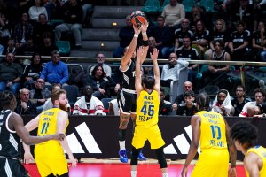 Virtus Bologna, Carsen Edwards e coach Ivanovic in coro: “Dobbiamo giocare bene anche in trasferta”