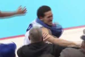 Follia di Jericho Hellems nel campionato ungherese: colpisce un tifoso con un pugno