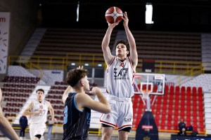 L’EA7 Emporio Armani Milano si impone per 77-62 contro la Vanoli Basket Cremona