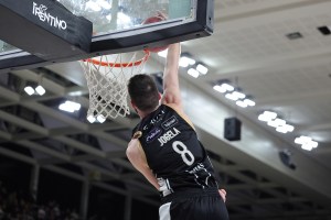 Il Corriere del Trentino: Aquila beffata. Altra brutta figura per i dirigenti del basket italiano