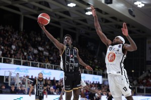 Cheickh Niang protagonista al camp Basketball Without Borders