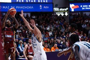 Venezia non si ferma più, sono sei in fila per la Reyer: al Talercio Cantù si arrende nel finale