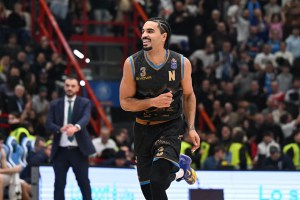 Napoli Basket, nel successo contro Cantù Mitrou-Long ritocca il suo “high” in LBA per valutazione