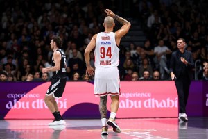 Evan Fournier Ejected After Confronting Fan in Olympiacos Victory