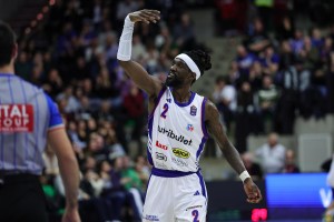 Official: Karşıyaka signs Briante Weber