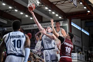 La Dinamo Sassari costringe la Trapani Shark al secondo stop in LBA