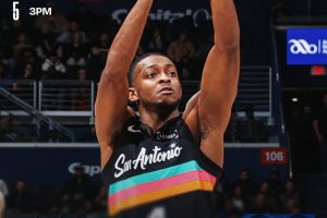 5 triple di De’Aaron Fox e gli Spurs prevalgono sui Wizards