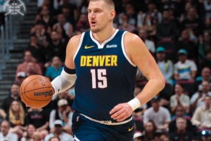 Nikola Jokic sta ufficialmente viaggiando in tripla doppia di media in questa stagione