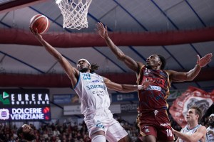 Pallacanestro Cantù, Xavier Sneed: “Pronti ad affrontare Cremona con grande coraggio”