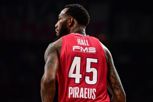 Virtus Bologna-Olympiacos, Donta Hall: “Contenere Carsen Edwards la chiave del match”