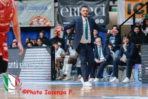 Cantù, tifosi divisi tra fiducia e critica: “Mercato errato”, “blackout inspiegabili”