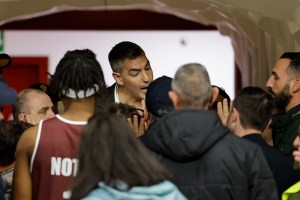Trapani Shark-Pallacanestro Varese, ammonito Luis Scola