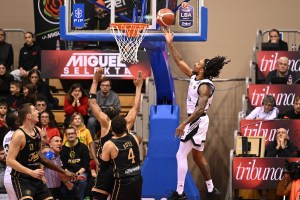 La Virtus Bologna la spunta nel finale al PalaTrieste, finisce 66 a 74
