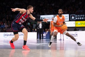 Valencia e Madrid vincono sulla sirena e restano al comando