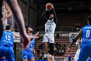 La Dinamo Sassari ci prova fino alla fine, ma esulta il Petkim Spor