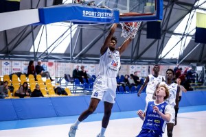 Brescia supera Treviso 93-72, Mbow domina e firma una doppia doppia