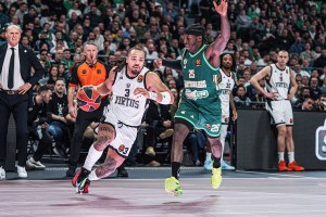 Panathinaikos cinico OAKA: la Virtus resiste, poi cede 84 a 71