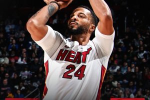 36 di Powell, gli Heat sorprendono i Pistons