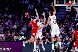 La Gazzetta dello Sport: Milano, notte in bianco. Olimpia travolta