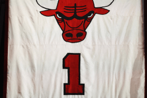 Chicago Bulls, il momento del ritiro della maglia di Derrick Rose